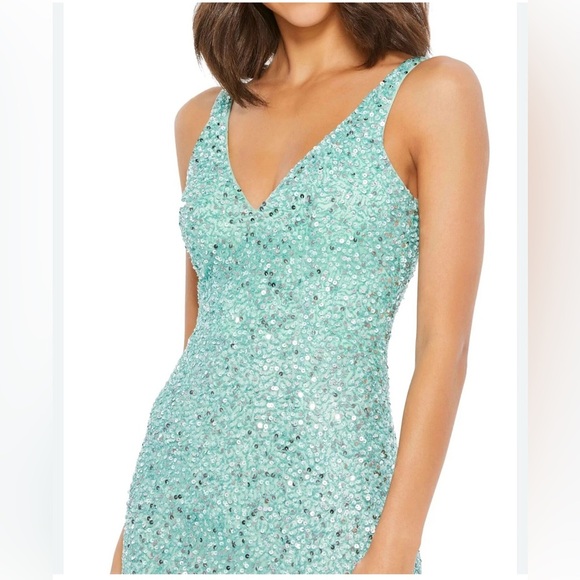 NWT Mac Duggal $725 Plunging Neckline Beaded Gown with Train - Picture 4 of 8